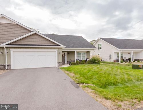 716 Dripping Spring Dr, HEDGESVILLE, WV, 25427-7727 | Card Image