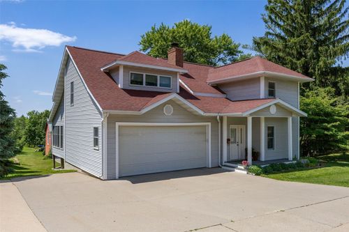 215 10th Ave Sw, Mount Vernon, IA, 52314-1035 | Card Image