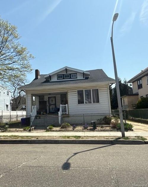 42 E Hudson St, Long Beach, NY, 11561-2107 | Card Image