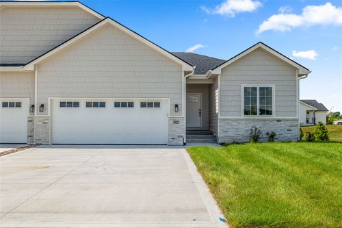 782 Ne 71st St, Pleasant Hill, IA, 50327-8910 | Card Image