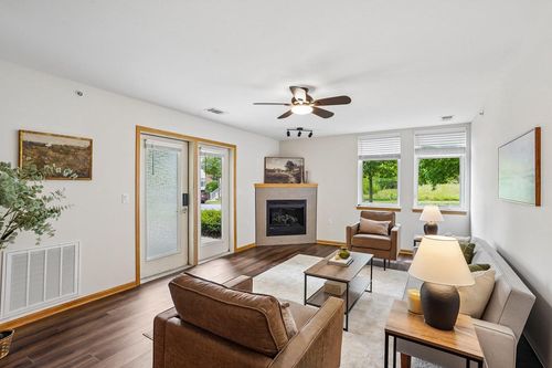 105-8206 Starr Grass Dr, Madison, WI, 53719-4575 | Card Image