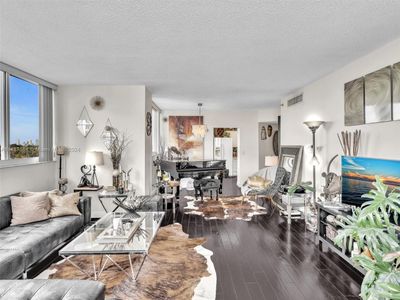 701 - 6422 Collins Ave, Condo with 2 bedrooms, 2 bathrooms and null parking in Miami Beach FL | Image 1