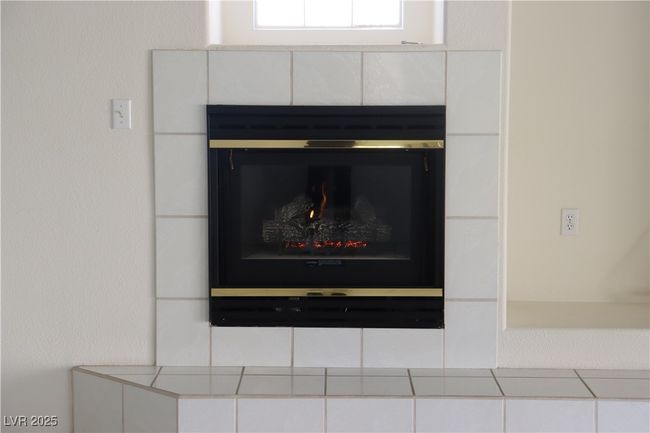 Detailed view of a tile fireplace | Image 29