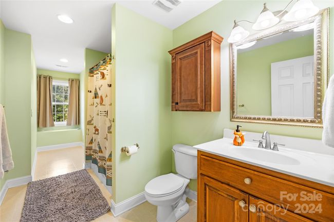 Secondary Bedroom with two closets | Image 18