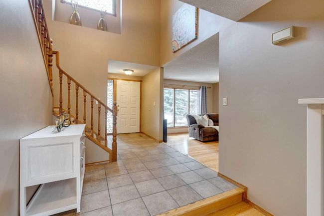 16527 Sunhaven Road Se, Home with 4 bedrooms, 2 bathrooms and 4 parking in Calgary AB | Image 17