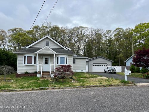112 1st Ave, Tuckerton, NJ, 08087-2704 | Card Image