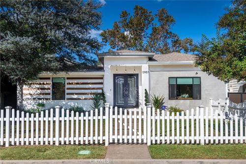 13957 Hesby St, Sherman Oaks, CA, 91423-2133 | Card Image