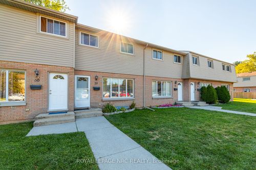 39-4215 Meadowvale Dr, Niagara Falls, ON, L2E5W8 | Card Image