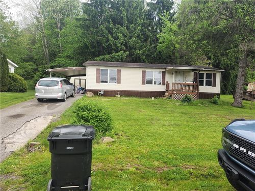 11 Pine Ct, Beaver Falls, PA, 15010-9643 | Card Image