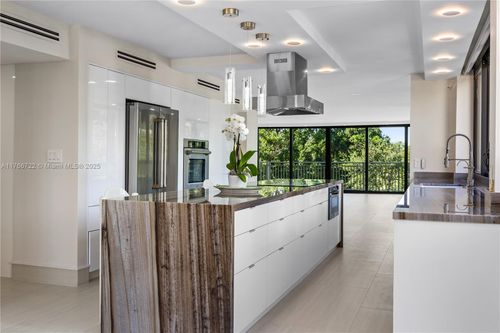 apt-2-700 Coral Way, Coral Gables, FL, 33134-4868 | Card Image