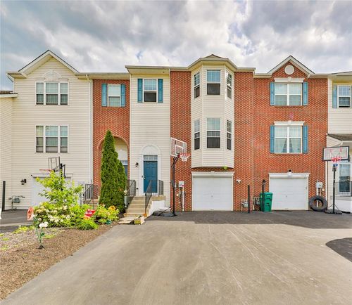 5360 Spring Ridge Dr E, Macungie, PA, 18062-9590 | Card Image