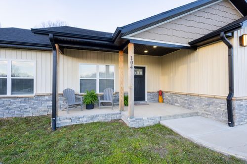 104 Haylee Cir, Monett, MO, 65708-9511 | Card Image