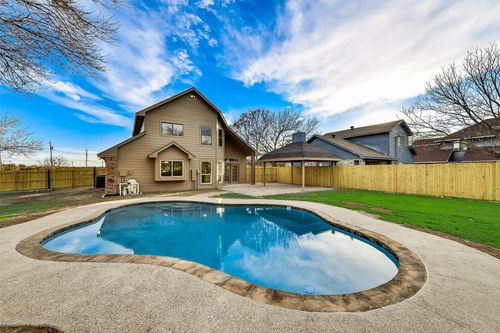 930 Thorton Dr, Cedar Hill, TX, 75104-9256 | Card Image