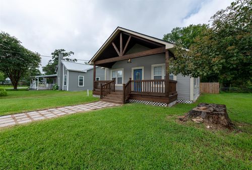 203 N Texas St, Madisonville, TX, 77864-1582 | Card Image