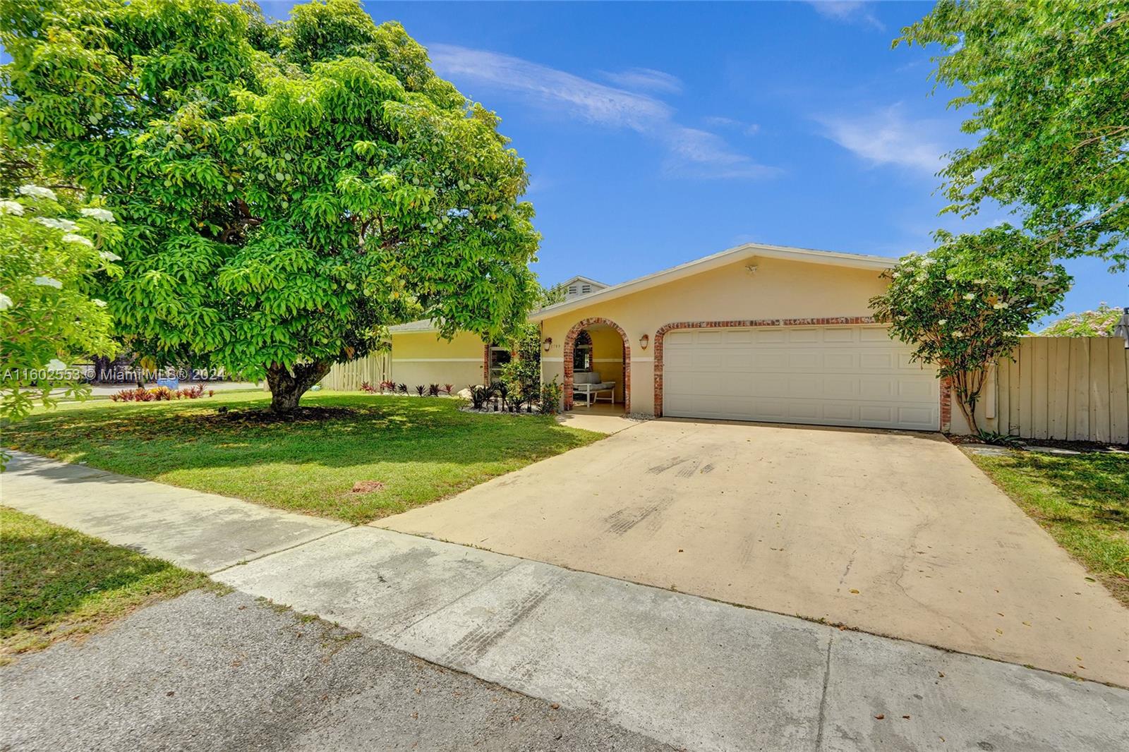 13th St, Boca Raton, FL 33486
