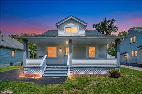 15809 Raymond St, Maple Heights, OH, 44137-2812 | Card Image