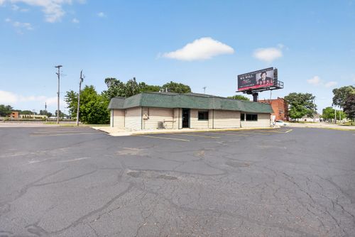 1425 Wildwood Ave, Jackson, MI, 49202-4026 | Card Image
