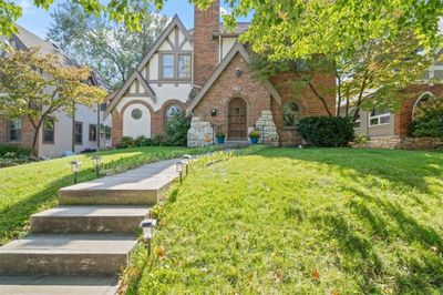 613 W 70th Terrace, House other with 3 bedrooms, 2 bathrooms and null parking in Kansas City MO | Image 2