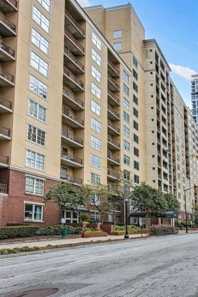 61 - 1101 Juniper Street Ne, Condo with 2 bedrooms, 2 bathrooms and 2 parking in Atlanta GA | Image 2