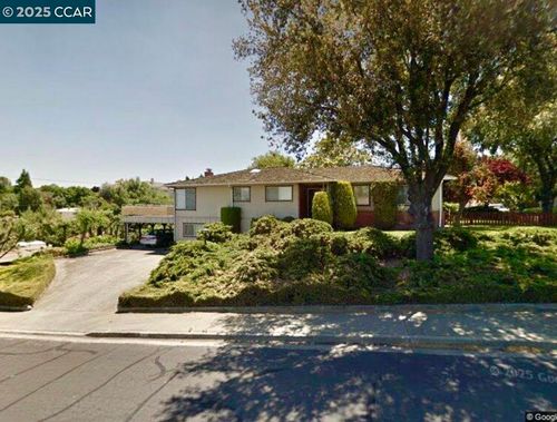 6 Lake St, Pittsburg, CA, 94565-6032 | Card Image