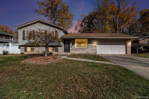52372 D W Seaton Dr, Chesterfield, MI, 48047-4506 | Card Image