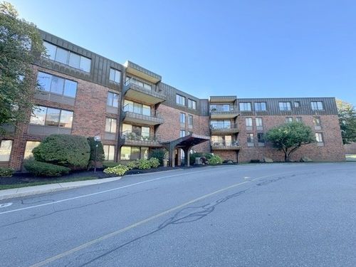 3r-1002 Paradise Rd, Swampscott, MA, 01907-1307 | Card Image