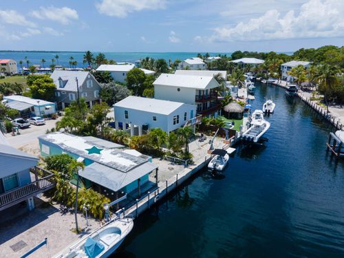 138 Airstream Ln, Tavernier, FL, 33070-2002 | Card Image
