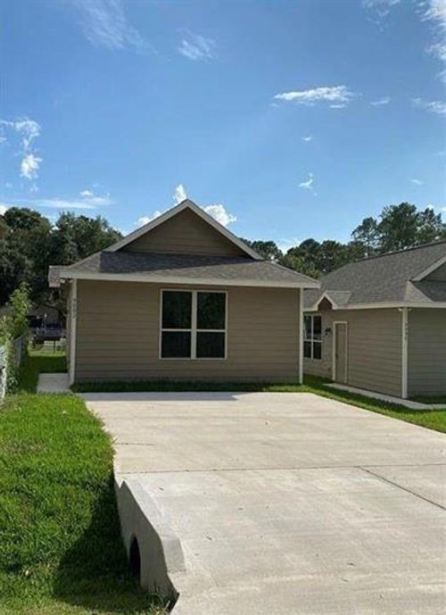 9992 Calendar St, Willis, TX, 77318-7236 | Card Image