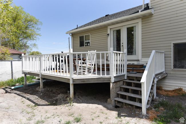 Deck with fence | Image 33