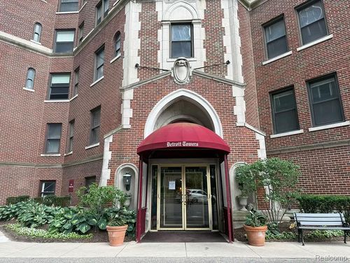 m-b-8162 E Jefferson Ave, Detroit, MI, 48214-2611 | Card Image