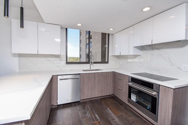UNIT-1106 - 49 Briar Hollow Ln, Condo with 2 bedrooms, 2 bathrooms and 2 parking in Houston TX | Image 11