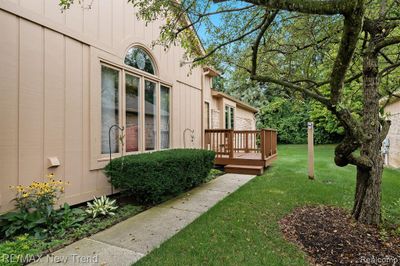 35163 Knollwood Lane, Condo with 2 bedrooms, 2 bathrooms and null parking in Farmington Hills MI | Image 2