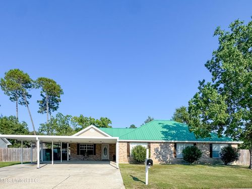 806 Kyle Cir, Waveland, MS, 39576-7601 | Card Image