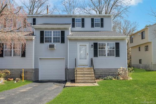 6 Elm Ct, Fishkill, NY, 12524-2650 | Card Image