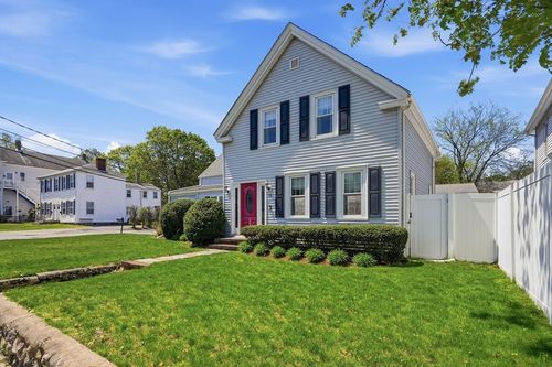 31 Walnut St, Dedham, MA, 02026-2932 | Card Image