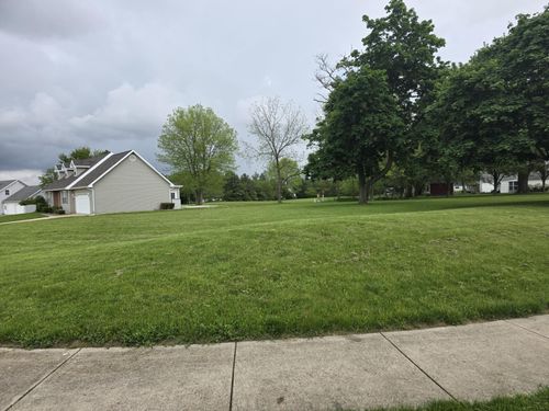 902 Tecumseh Dr, Saint Marys, OH, 45885-1672 | Card Image