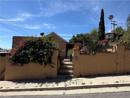 5026 Chester, Los Angeles, CA, 90032 | Card Image