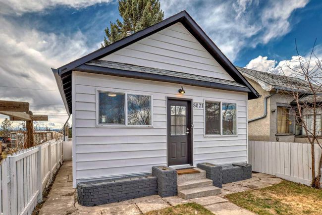 8021 24 Street Se, Home with 2 bedrooms, 1 bathrooms and 4 parking in Calgary AB | Image 2