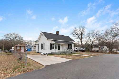 200 4th St, union, SC, 29379-8225 | Card Image