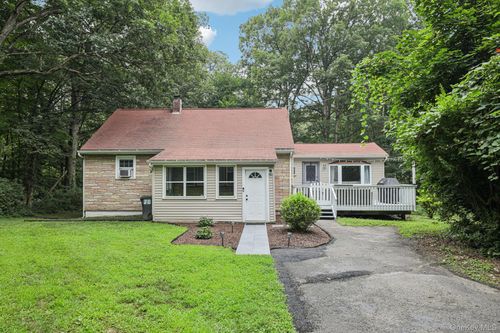 501 Circle Ln, Newburgh, NY, 12550-1611 | Card Image