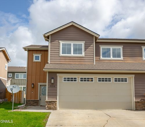 2710 27th St W, Williston, ND, 58801-3563 | Card Image