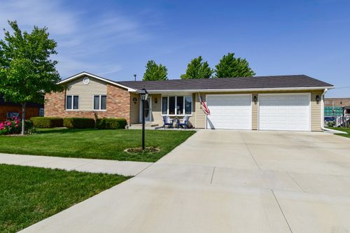 907 N Illini Ave, Pontiac, IL, 61764-1511 | Card Image