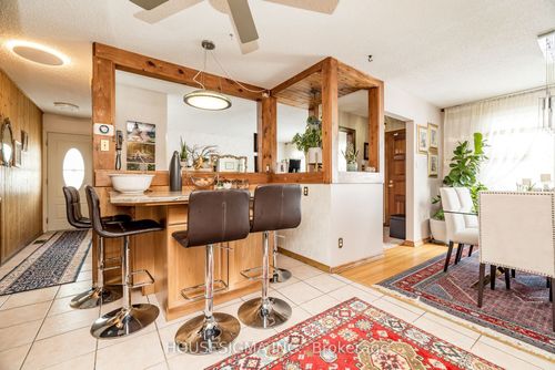 994 Charlton Dr, Gloucester, ON, K1J8B3 | Card Image