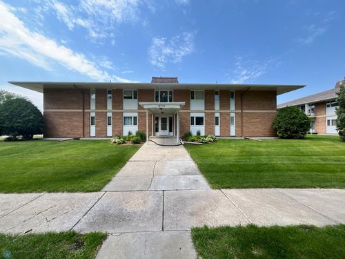 a2-2711 12th St S, Fargo, ND, 58103-6047 | Card Image
