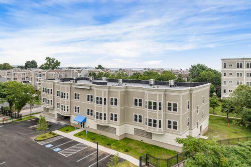 r-300 Harbour Close, New Haven, CT, 06519 | Card Image