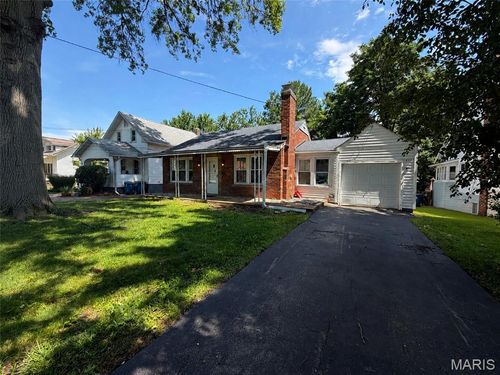 8733 Mavis Place, St John, MO, 63114 | Card Image