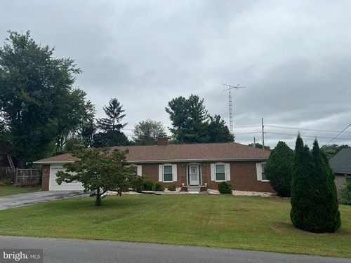 905 Hillcrest Dr, MARTINSBURG, WV, 25401-9221 | Card Image