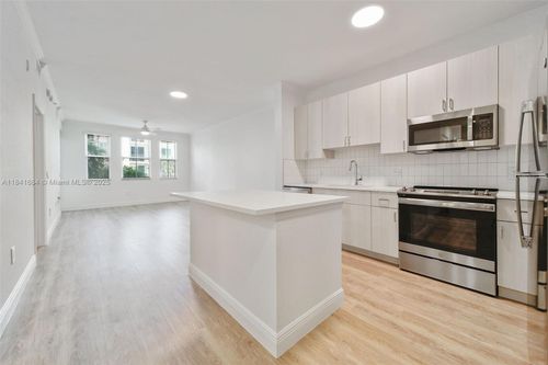 310-10170 Sw 7th St, Pembroke Pines, FL, 33025-1089 | Card Image