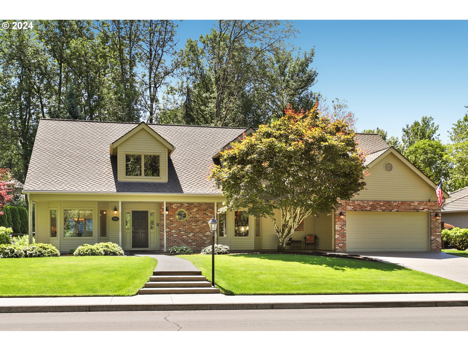 Bauer Woods Dr, Portland, OR 97229