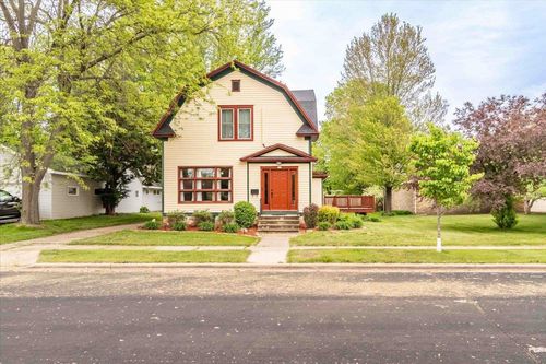 330 1st Street, Port Edwards, WI, 54469 | Card Image